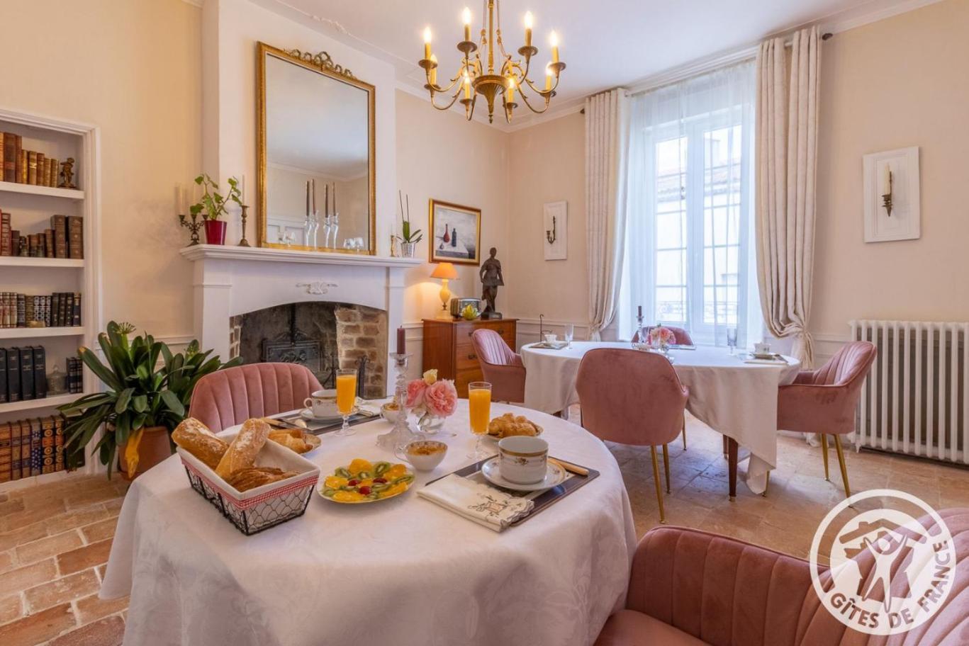 Отель Le Griffon 1855 Saint-Laurent-Des-Autels Экстерьер фото