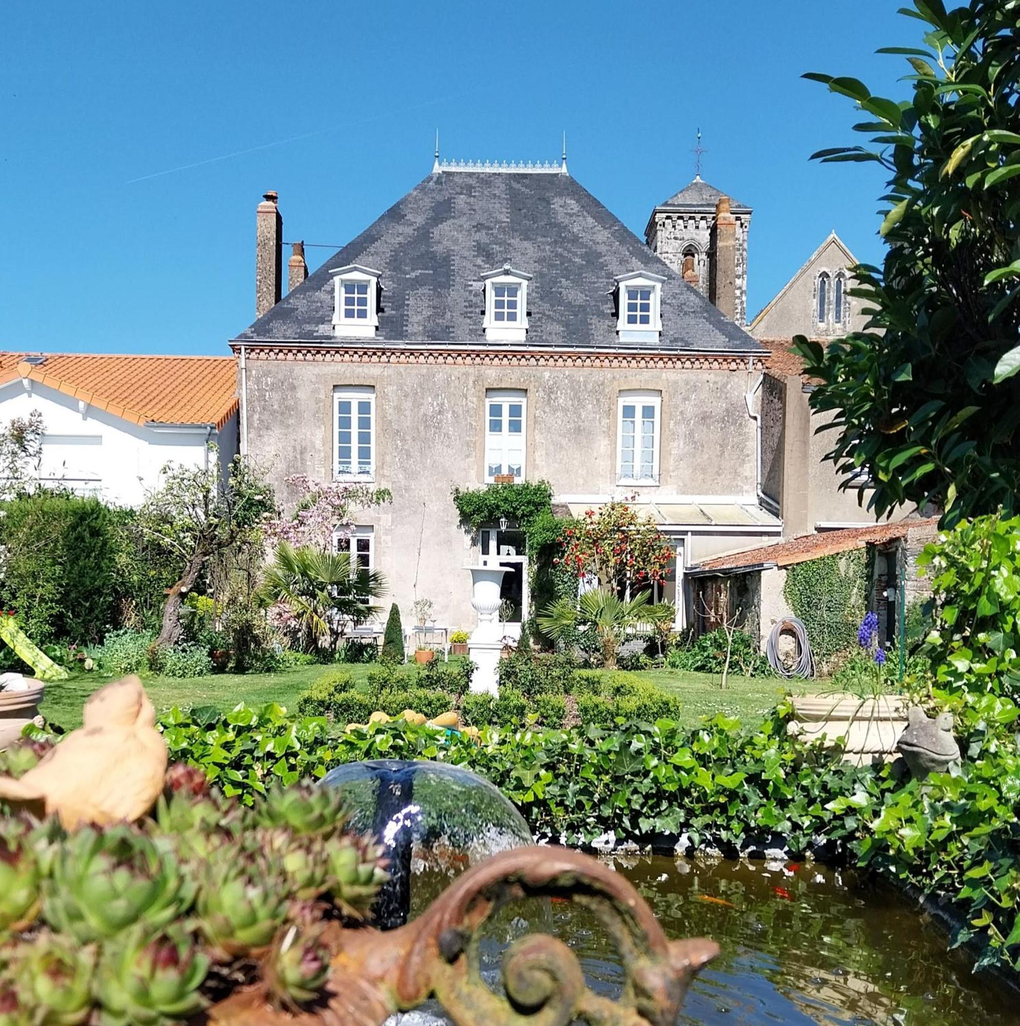 Отель Le Griffon 1855 Saint-Laurent-Des-Autels Экстерьер фото